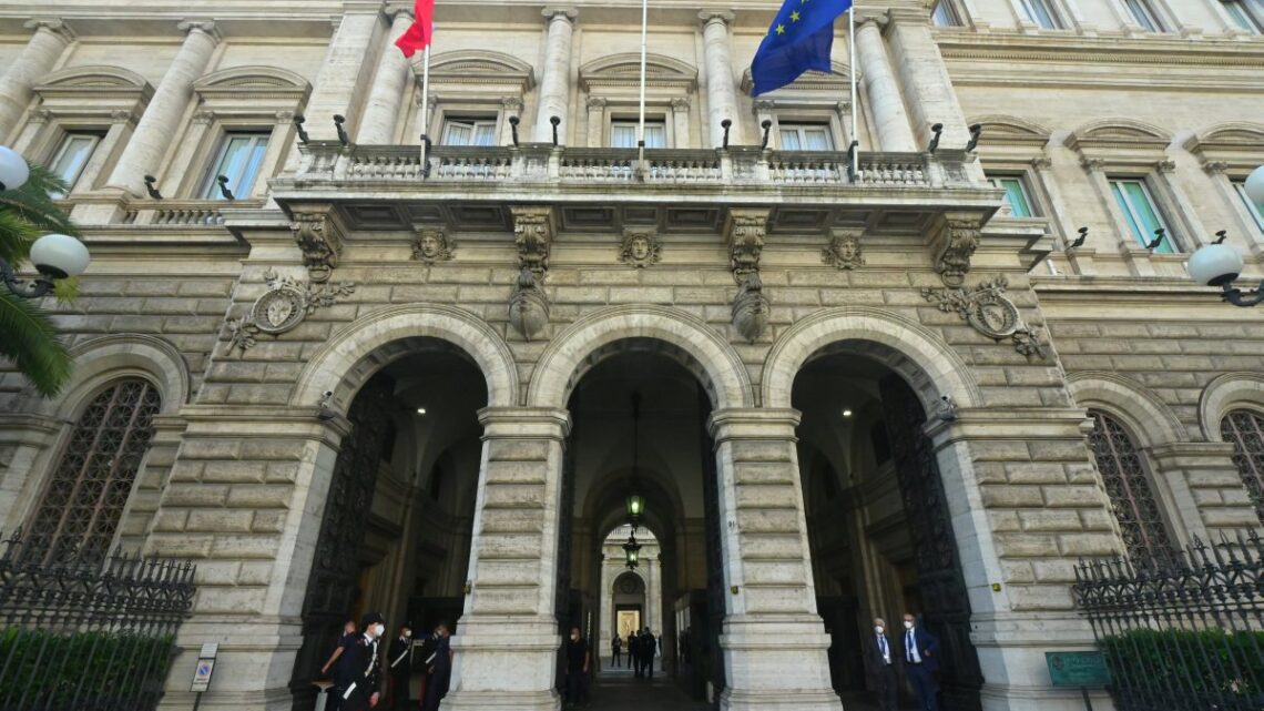 Banche, a giugno prestiti in aumento Banche, a giugno prestiti in aumento