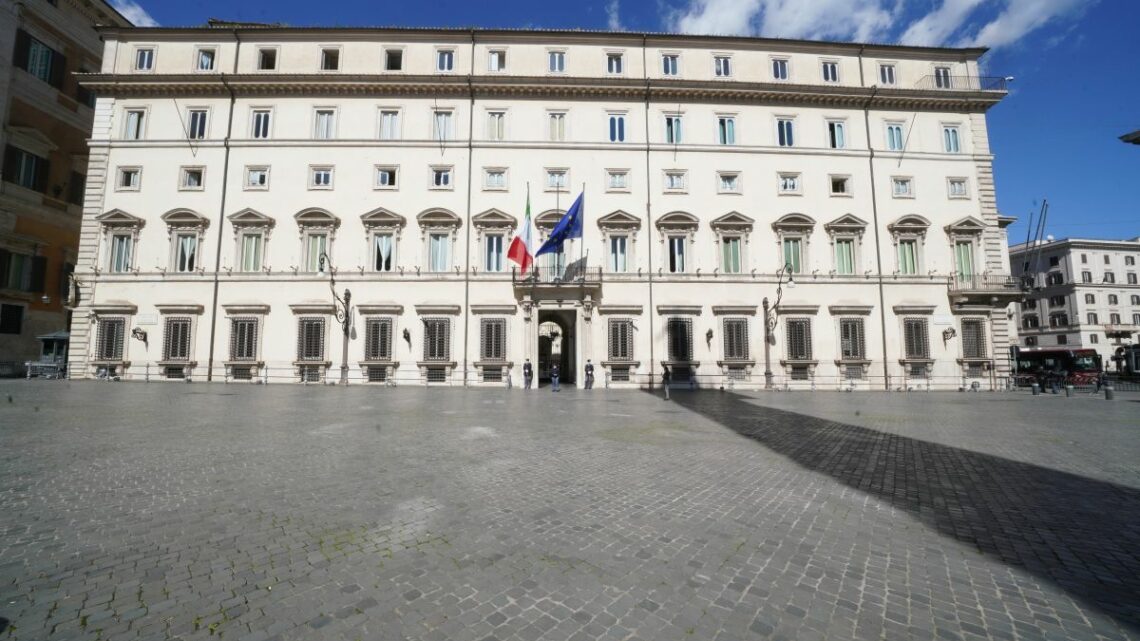 Palazzo Chigi “Green pass obbligatorio anche nelle mense aziendali” Palazzo Chigi “Green pass obbligatorio anche nelle mense aziendali”