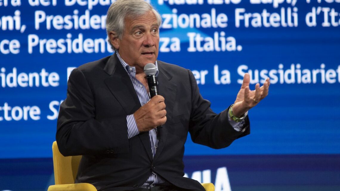 Tajani “Inevitabile l’obbligo se gli italiani non si vaccinano” Tajani “Inevitabile l’obbligo se gli italiani non si vaccinano”