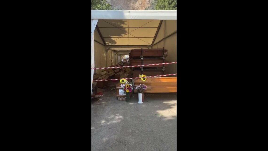 Emergenza bare a Palermo, sui social la video-denuncia di Selvaggia Lucarelli Emergenza bare a Palermo, sui social la video-denuncia di Selvaggia Lucarelli