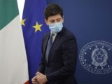 Speranza “Più vaccini o non escludiamo restrizioni”