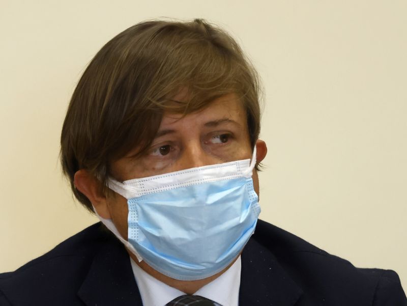 Vaccino, Sileri “Medici e farmacisti per convincere 3,7 mln over 50” Vaccino, Sileri “Medici e farmacisti per convincere 3,7 mln over 50”