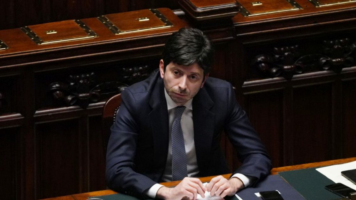 Vaccino, Speranza “La terza dose ci sarà” Vaccino, Speranza “La terza dose ci sarà”