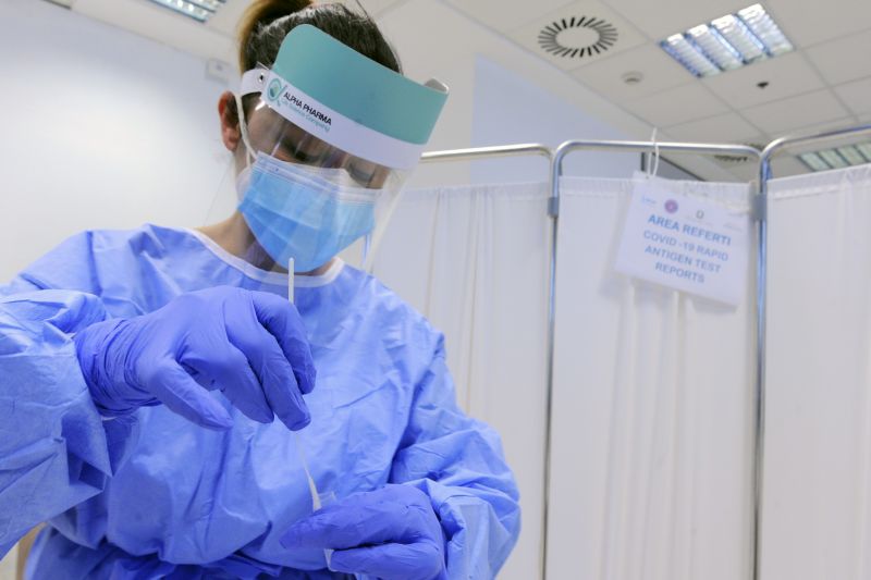 Covid, lieve crescita dei nuovi casi e positività a 1,96% Covid, lieve crescita dei nuovi casi e positività a 1,96%