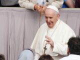 Papa “Sì alle unioni civili, ma il matrimonio è un’altra cosa”