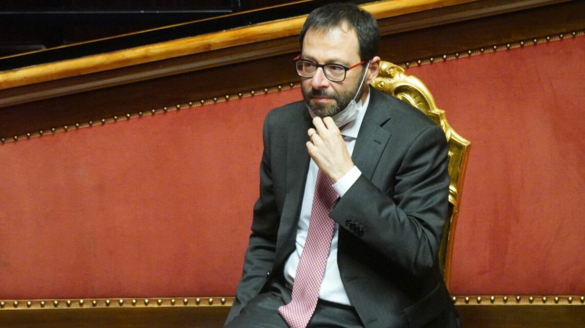 Agricoltura, Patuanelli “Riforma Pac epocale, arriverà in tempi fissati” Agricoltura, Patuanelli “Riforma Pac epocale, arriverà in tempi fissati”