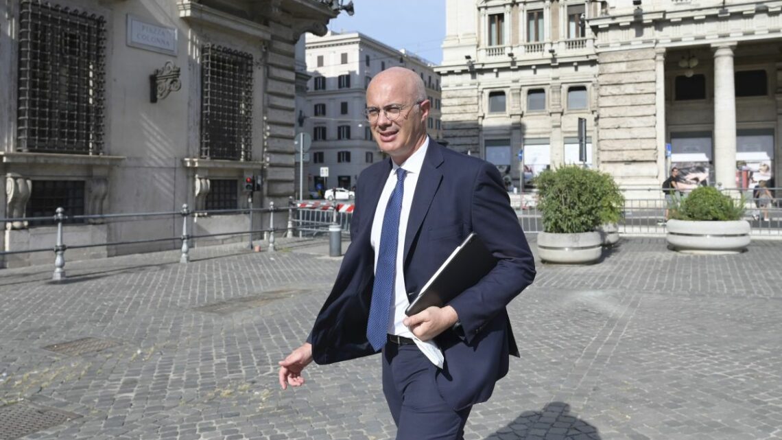 Governo, D’Incà “Fiducia serve ad accelerare per avere i fondi del pnrr” Governo, D’Incà “Fiducia serve ad accelerare per avere i fondi del pnrr”