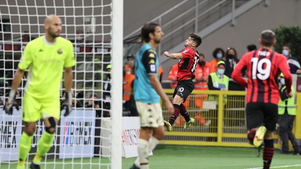 Milan-Venezia 2-0, rossoneri in vetta con l’Inter Milan-Venezia 2-0, rossoneri in vetta con l’Inter