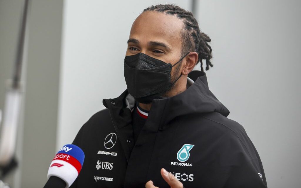 Hamilton fa 100 vittorie in Russia, dietro Verstappen e Sainz Hamilton fa 100 vittorie in Russia, dietro Verstappen e Sainz