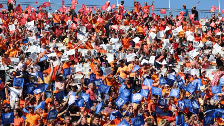 GP d’Olanda, trionfa Verstappen nella marea orange