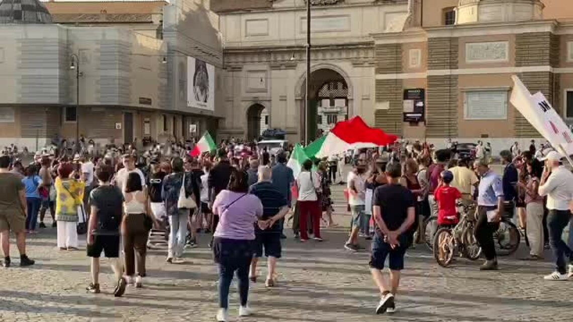 No Vax, manifestazione in piazza a Roma No Vax, manifestazione in piazza a Roma