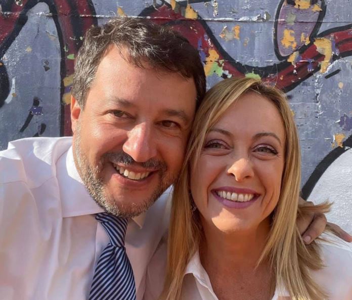 Abbraccio Meloni-Salvini a Roma “Destinati a governare insieme” Abbraccio Meloni-Salvini a Roma “Destinati a governare insieme”