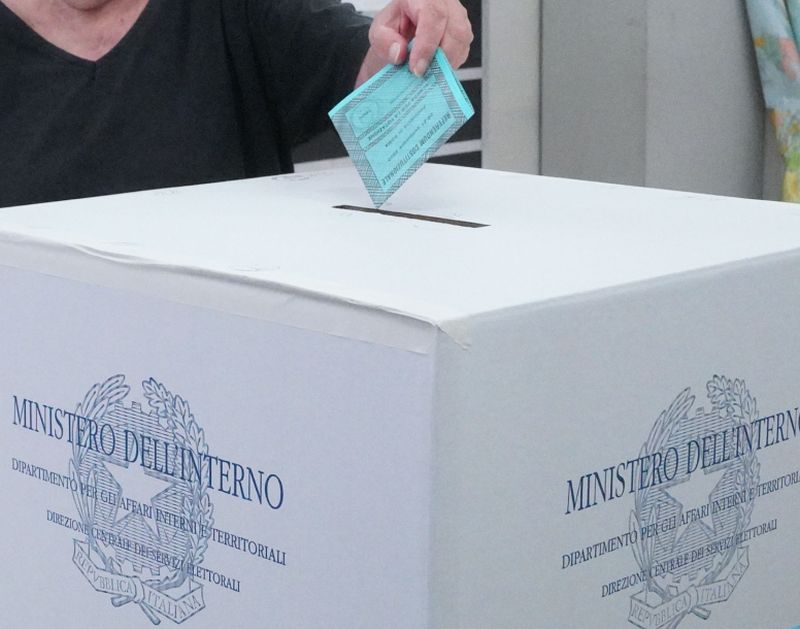 Italiani al voto in 1.192 comuni, corsa al sindaco in 6 grandi città Italiani al voto in 1.192 comuni, corsa al sindaco in 6 grandi città