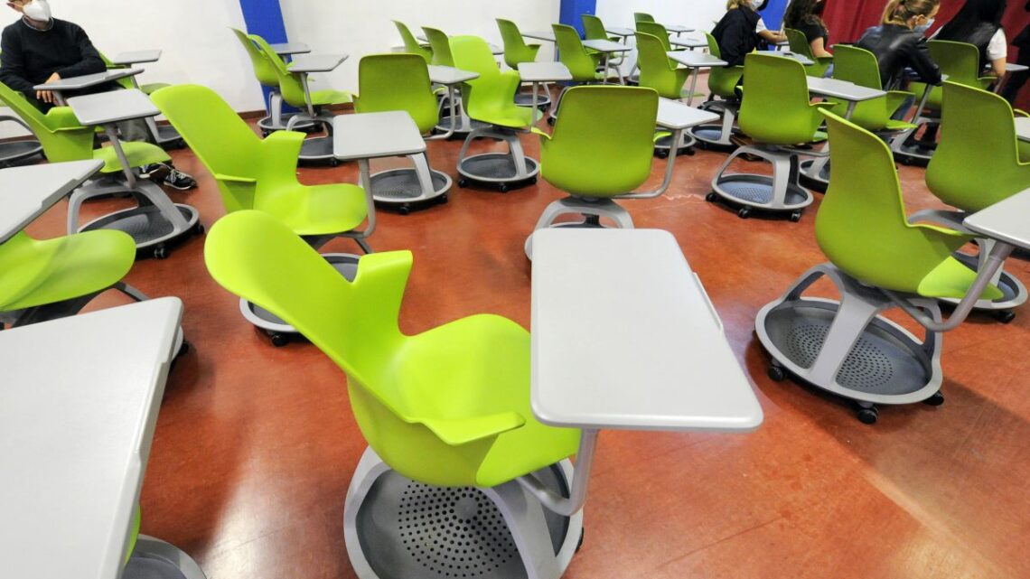 Scuola, Bianchi “Stanziati fondi per sostituire i banchi non a norma” Scuola, Bianchi “Stanziati fondi per sostituire i banchi non a norma”