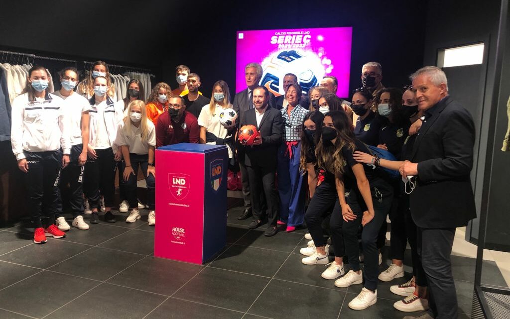 Lnd presenta il pallone Serie C donne, Sibilia “Crescere ancora” Lnd presenta il pallone Serie C donne, Sibilia “Crescere ancora”