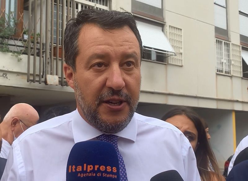 Salvini “Mettere per iscritto che nessuno pagherà più tasse” Salvini “Mettere per iscritto che nessuno pagherà più tasse”
