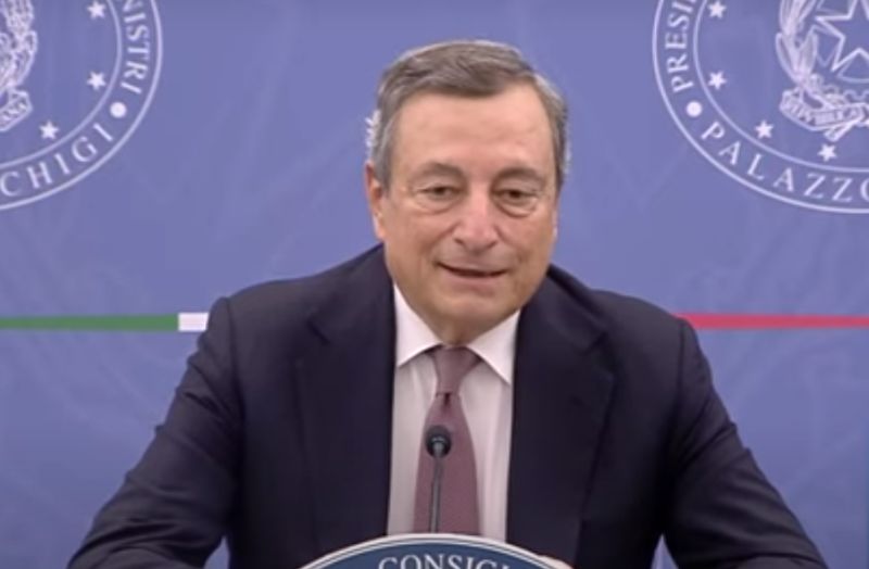 Covid, Draghi “I vaccini sono sicuri e salvano vite” Covid, Draghi “I vaccini sono sicuri e salvano vite”