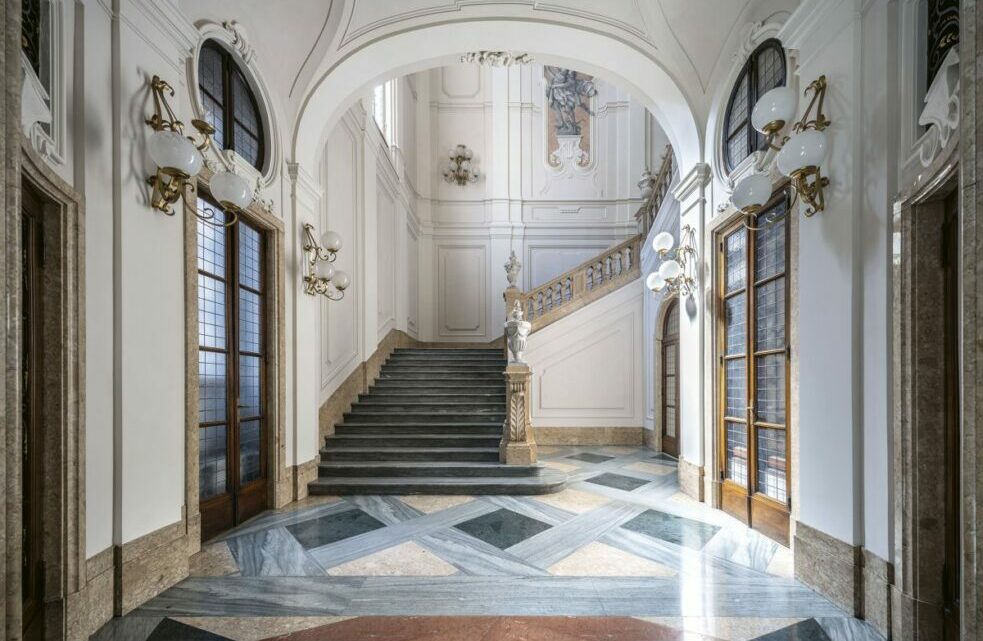 Torino, svelati i segreti di Palazzo Perrone San Martino Torino, svelati i segreti di Palazzo Perrone San Martino