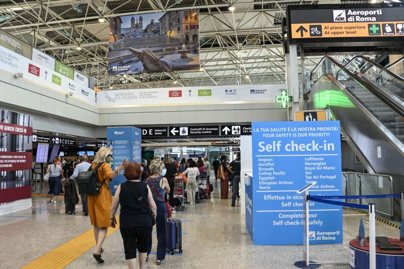 Turismo, buona ripresa estiva ma 2021 sconta effetti pandemia Turismo, buona ripresa estiva ma 2021 sconta effetti pandemia