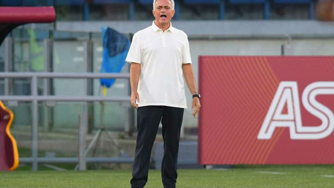 Mourinho “Non è una sfida fra me e Allegri. Orsato? Ha esperienza” Mourinho “Non è una sfida fra me e Allegri. Orsato? Ha esperienza”