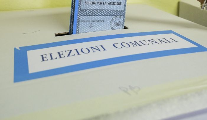 Ballottaggi, alle 12 affluenza al 9.73% Ballottaggi, alle 12 affluenza al 9.73%