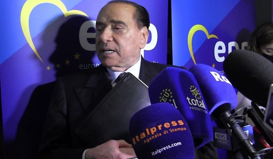 Berlusconi “Centrodestra italiano lontano dagli estremismi” Berlusconi “Centrodestra italiano lontano dagli estremismi”