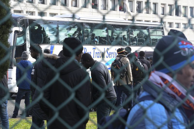 Immigrazione, causa Covid ingressi cittadini non comunitari in calo Immigrazione, causa Covid ingressi cittadini non comunitari in calo