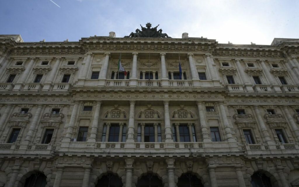 Cannabis, depositate in Cassazione 630 mila firme per il referendum Cannabis, depositate in Cassazione 630 mila firme per il referendum