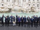 G20, Draghi e i leader a Fontana di Trevi lanciano la monetina