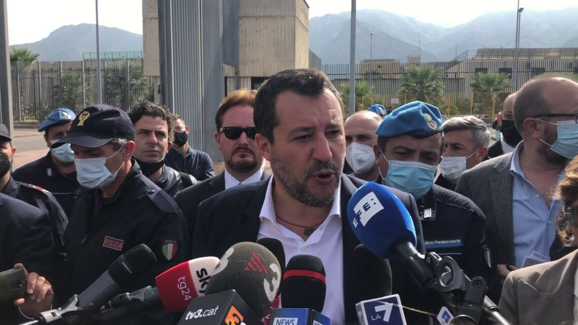 Salvini “Errore finanziare reddito cittadinanza e tagliare pensioni” Salvini “Errore finanziare reddito cittadinanza e tagliare pensioni”