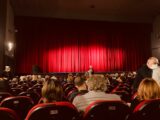 “Il Test” al teatro Michelangelo: al pubblico un enigma esistenziale tra risate e applausi