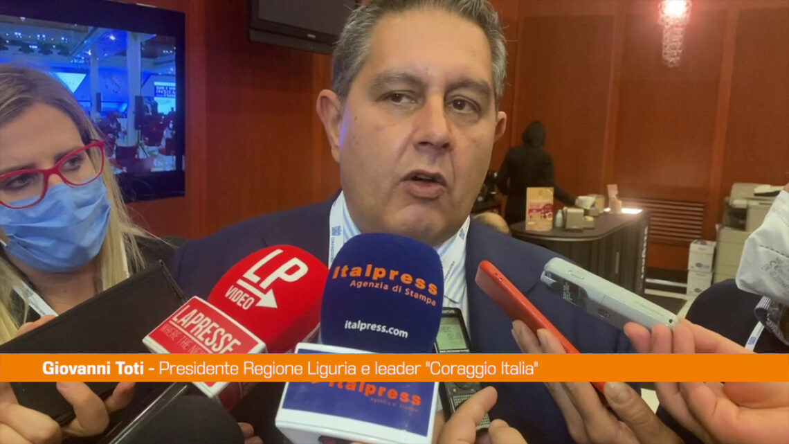 Toti: “Va fatta riflessione nel centrodestra” Toti: “Va fatta riflessione nel centrodestra”