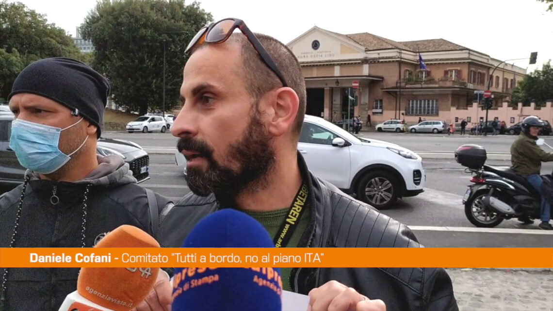 Roma, Protesta ex lavoratori Alitalia “Gualtieri ha scritto piano Ita” Roma, Protesta ex lavoratori Alitalia “Gualtieri ha scritto piano Ita”