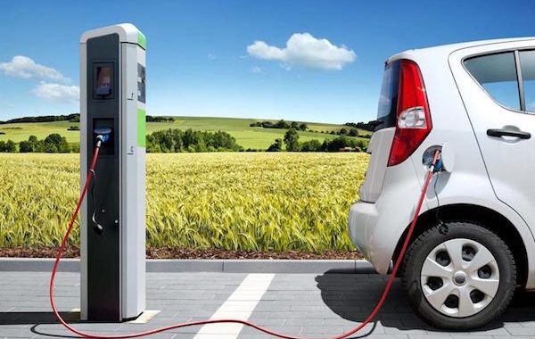 Auto elettriche in crisi. Perché allora lo Stato “vende” le colonnine.