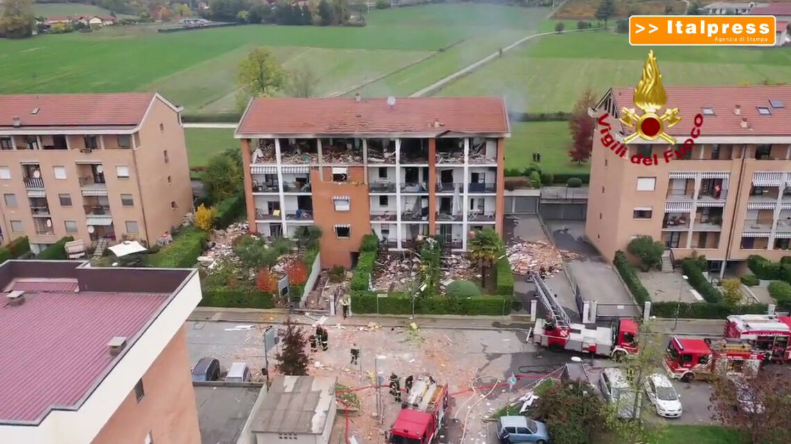 Esplosione e crollo palazzina a Pinerolo, morta un’anziana Esplosione e crollo palazzina a Pinerolo, morta un’anziana