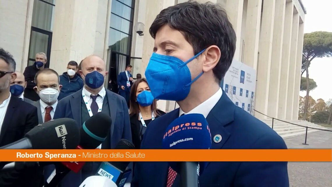 Speranza “La pandemia non è finita, insistere con le vaccinazioni” Speranza “La pandemia non è finita, insistere con le vaccinazioni”