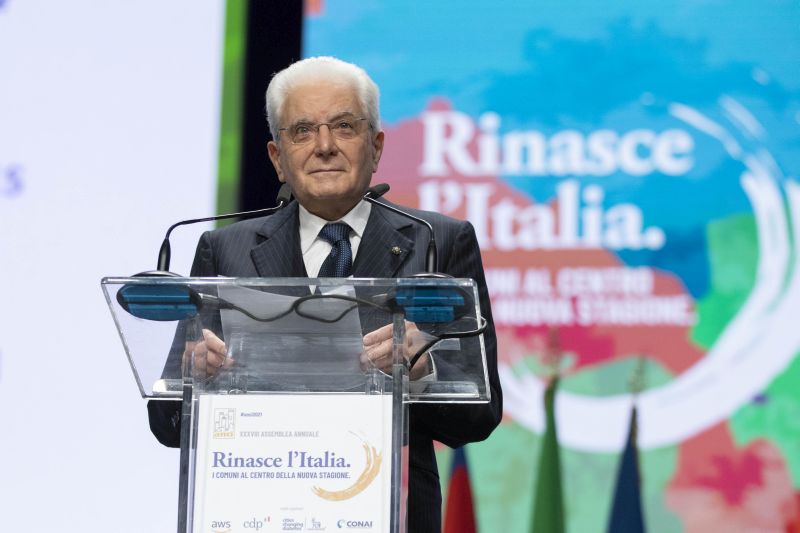 Mattarella “Da manifestazioni no-vax pericoloso incremento dei contagi” Mattarella “Da manifestazioni no-vax pericoloso incremento dei contagi”