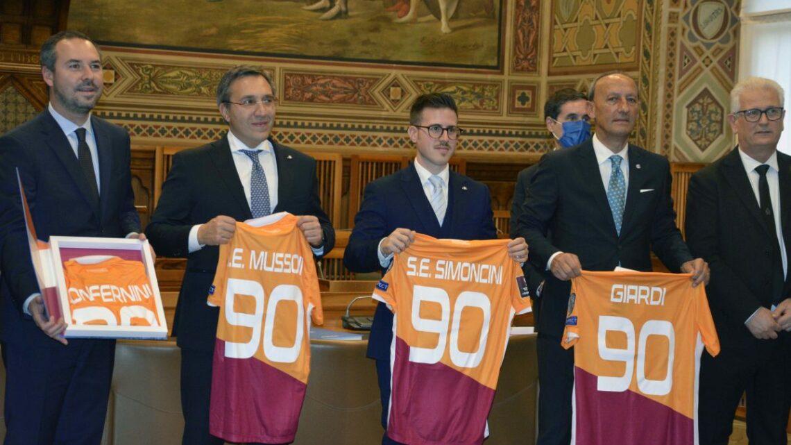 90 anni Federazione San Marino, maglia speciale con l’Inghilterra 90 anni Federazione San Marino, maglia speciale con l’Inghilterra