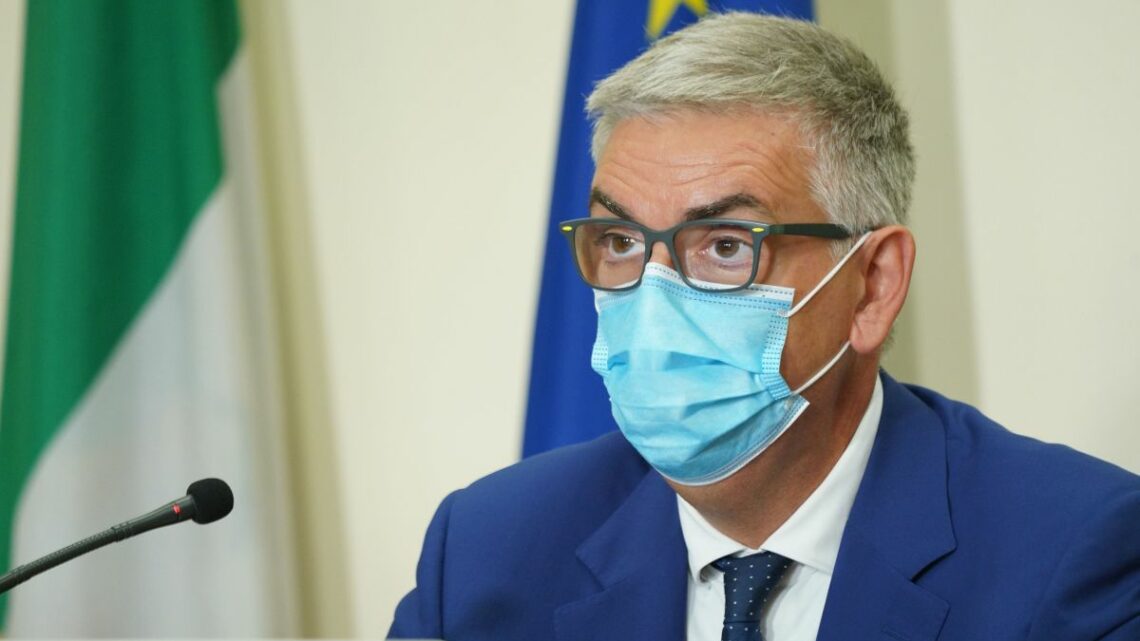 Covid, Brusaferro “Curva si può frenare, ma tutti devono vaccinarsi” Covid, Brusaferro “Curva si può frenare, ma tutti devono vaccinarsi”