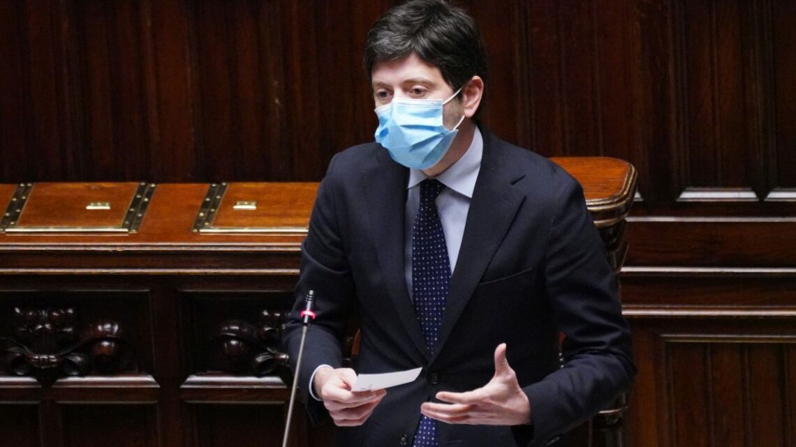 Covid, Speranza “In arrivo una curva insidiosa, serve attenzione” Covid, Speranza “In arrivo una curva insidiosa, serve attenzione”