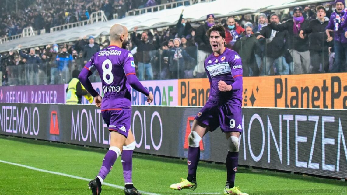 Doppietta di Vlahovic e la Fiorentina vola, 4-3 al Milan Doppietta di Vlahovic e la Fiorentina vola, 4-3 al Milan