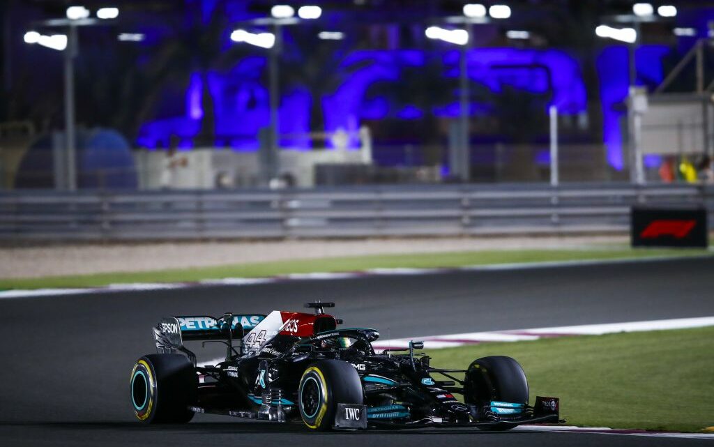 Hamilton vince in Qatar e va a -8 da Verstappen, 3° Alonso Hamilton vince in Qatar e va a -8 da Verstappen, 3° Alonso