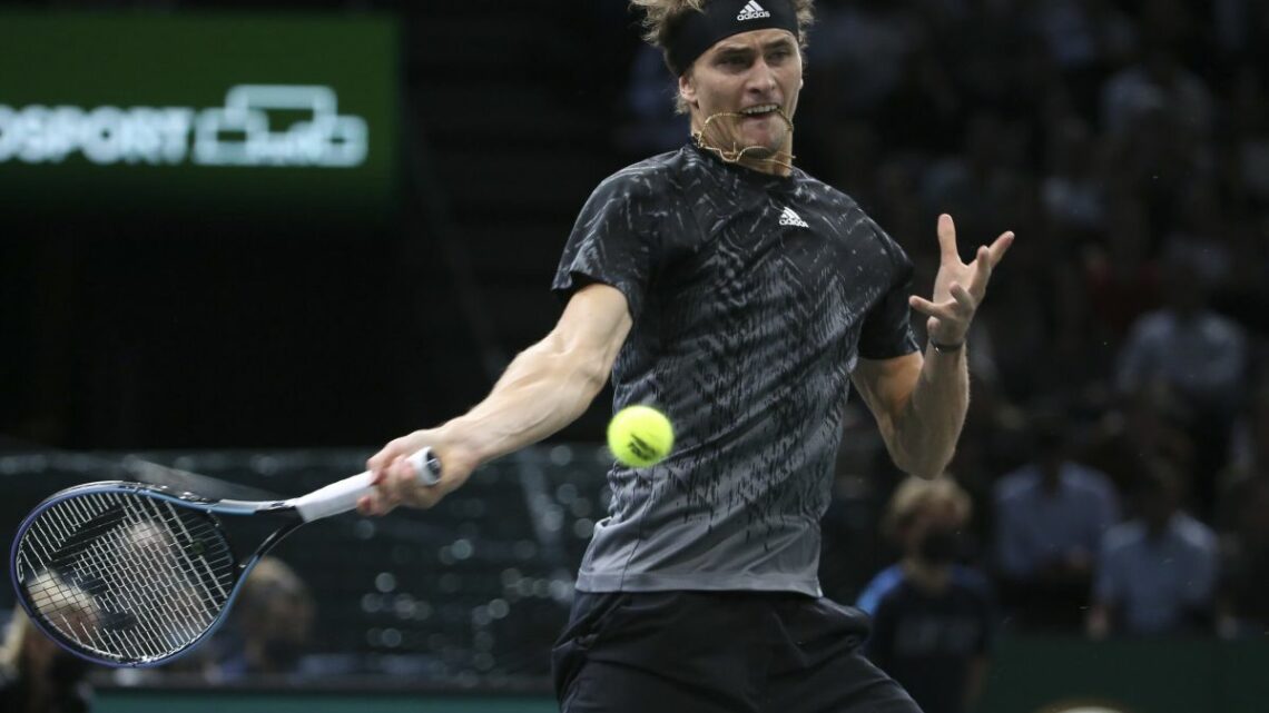 Zverev piega Medvedev e conquista le Atp Finals di Torino Zverev piega Medvedev e conquista le Atp Finals di Torino