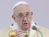 Violenza contro donne, Papa “Degrado per l’umanità, serve protezione”