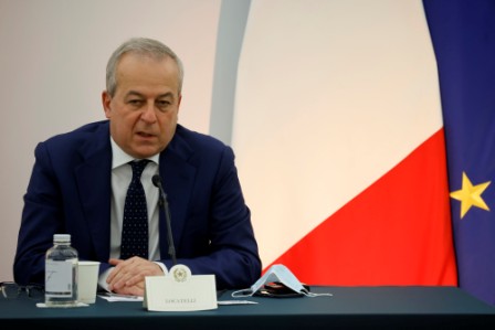 Locatelli “Omicron più rapida, non sappiamo se ci si ammala di più” Locatelli “Omicron più rapida, non sappiamo se ci si ammala di più”