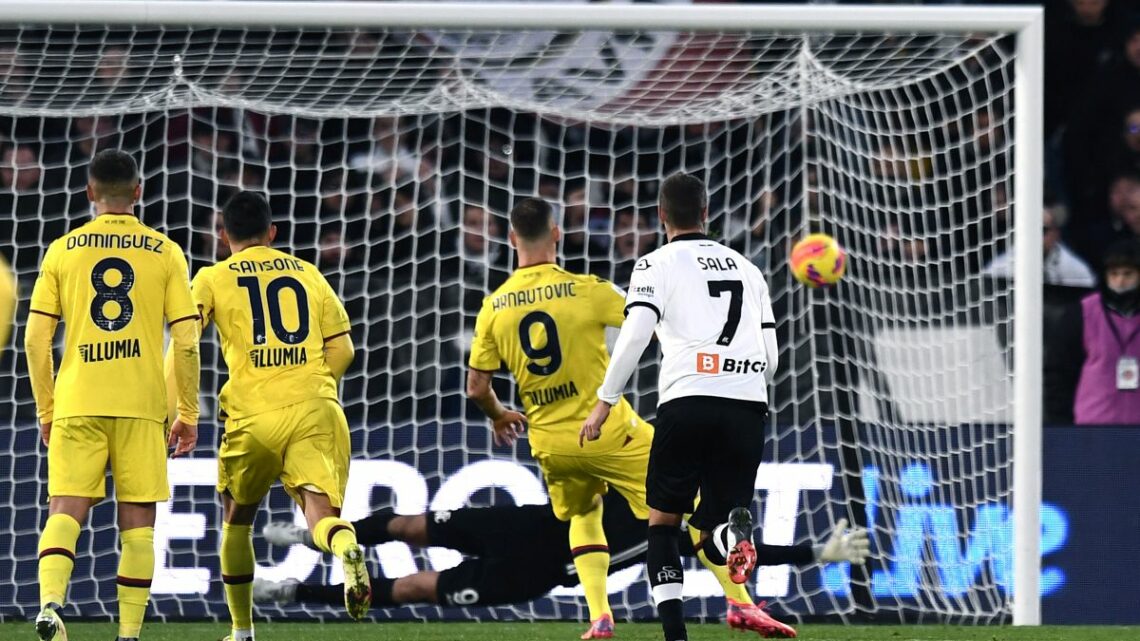 Arnautovic di rigore, il Bologna passa a La Spezia Arnautovic di rigore, il Bologna passa a La Spezia