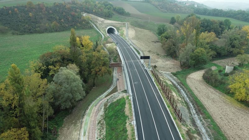 Pedemontana delle Marche, aperto al traffico il primo tratto da 8,1 km Pedemontana delle Marche, aperto al traffico il primo tratto da 8,1 km