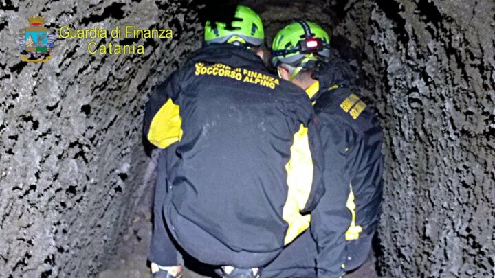 Resti umani trovati dai finanzieri in una grotta dell’Etna