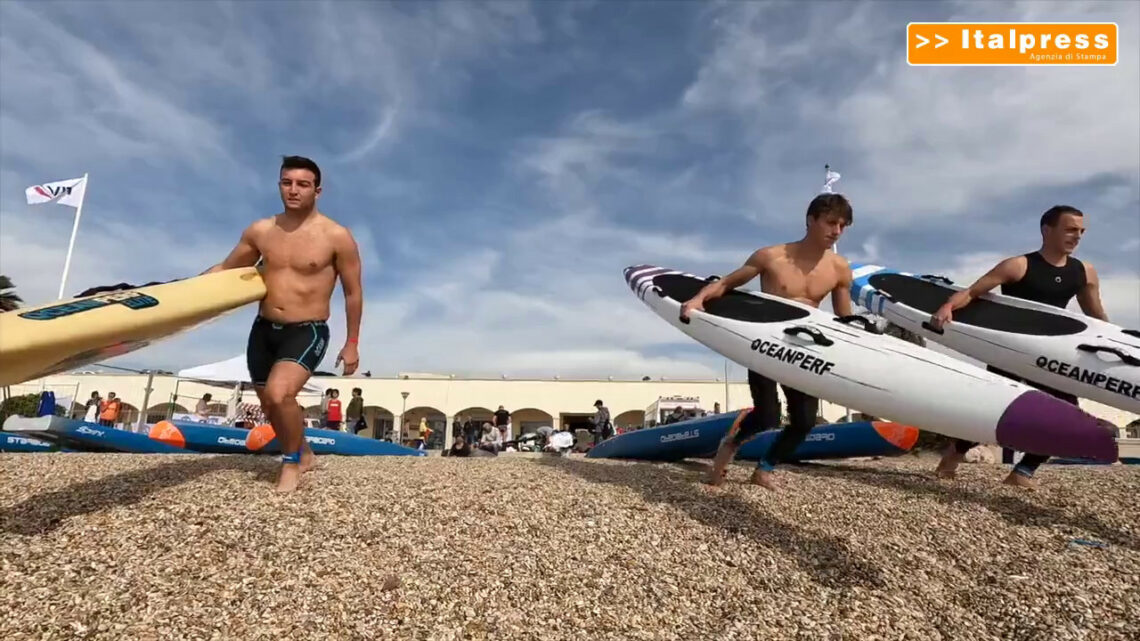 Sci nautico: spettacolo per il tricolore Sup e Paddleboard Sci nautico: spettacolo per il tricolore Sup e Paddleboard