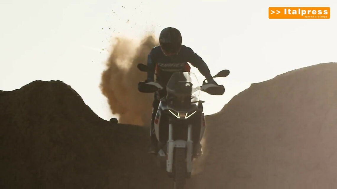 Arriva tuareg 660, la moto adventure di Aprilia Arriva tuareg 660, la moto adventure di Aprilia